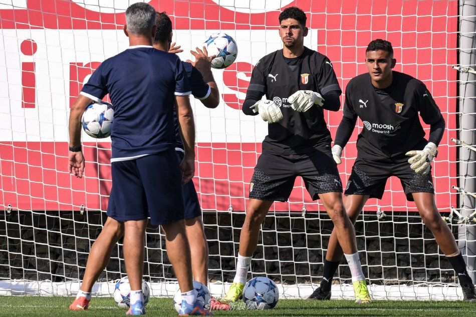 周琦26+13创纪录：总决赛生涯最佳却输球 战斧隔扣一度护目镜被打掉