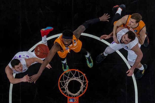 他便频频夺 他便频频夺